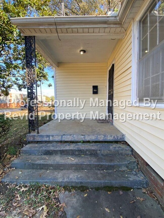 Foto del edificio - First Month Free on an 18-Month Lease!!