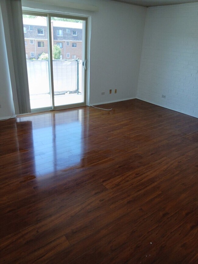 Foto del edificio - 3223 W Parkway Dr