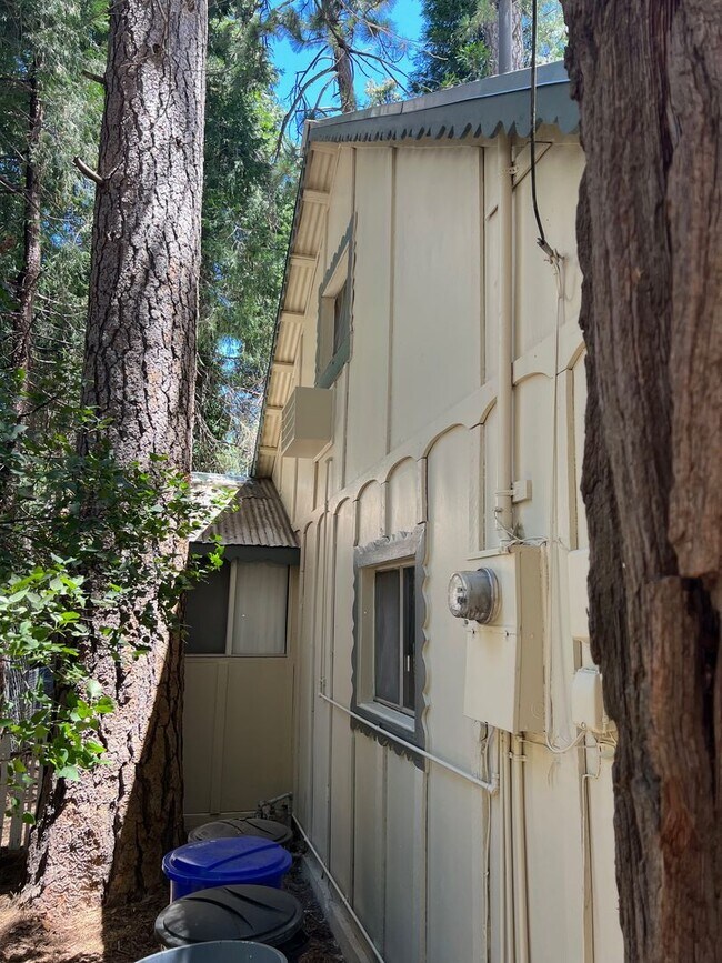 Foto del edificio - 23898 Pioneer Camp Rd