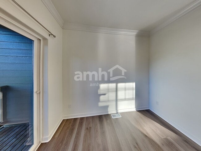 Building Photo - 7329 Rainier Dr