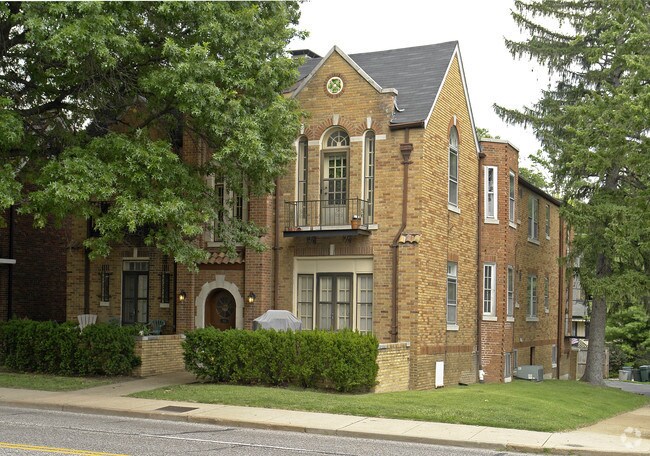 Primary Photo - 444 S Hanley Rd