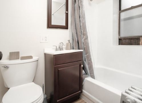 Bathroom - 7456 S South Shore Dr