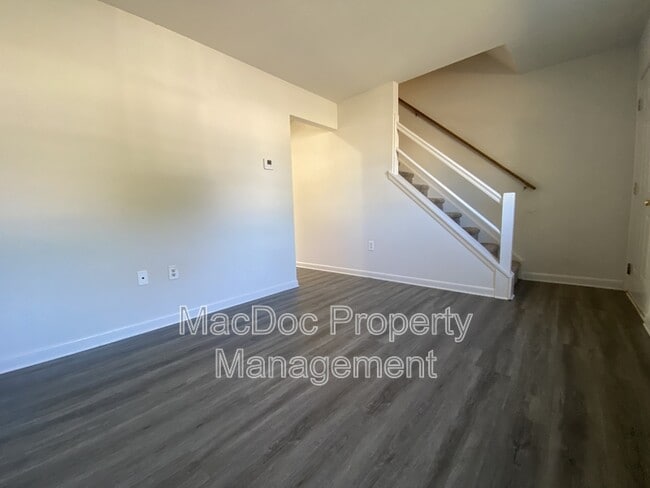 Building Photo - 813 Sledgehammer Dr