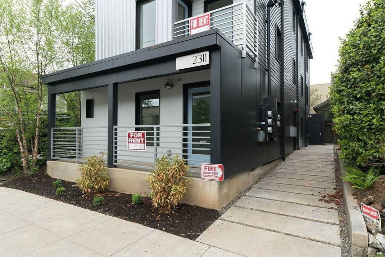 Primary Photo - 2311 SE 11th Ave