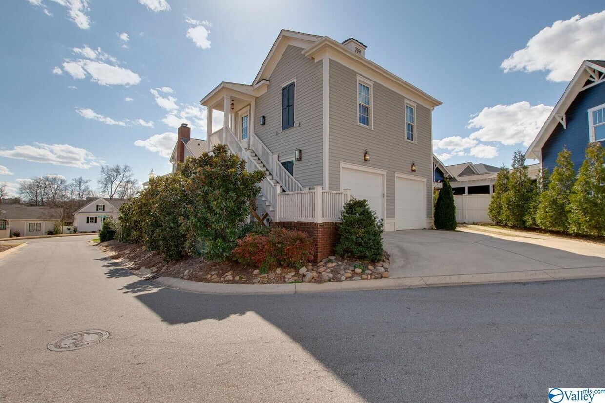 32 Hillcrest Ave NW Unit A, Huntsville, AL 35806 Apartment for Rent