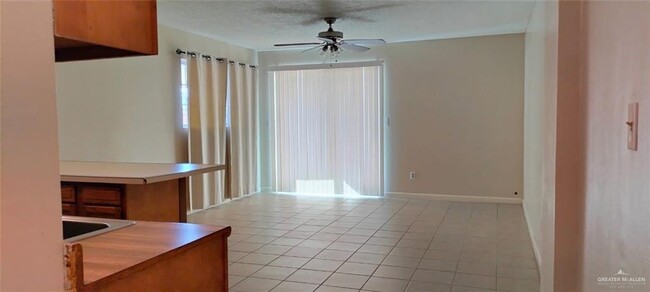 Foto del edificio - 3415 N Kenyon Rd