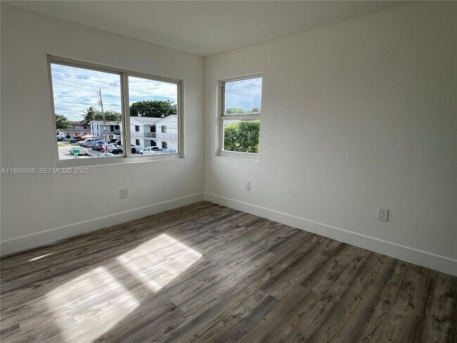 Foto del edificio - 1719 NW 1st St