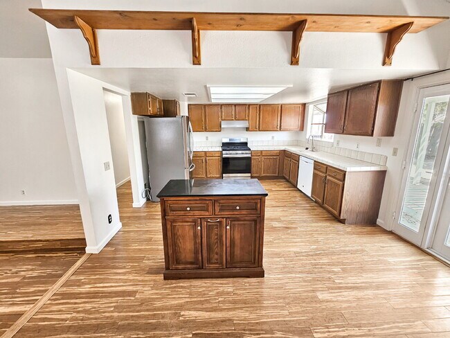 Building Photo - 528 Heatherglen Dr