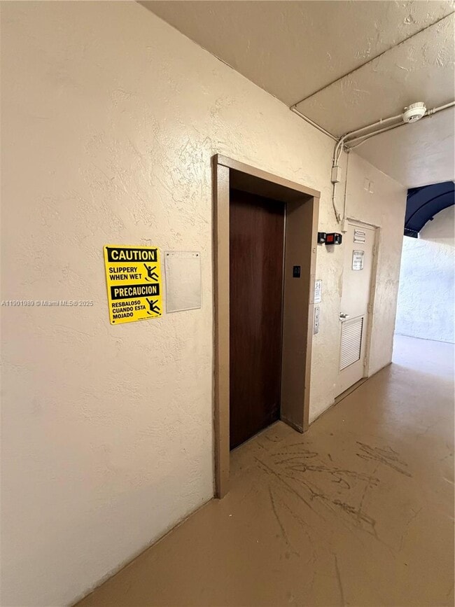 Foto del edificio - 7715 SW 86th St