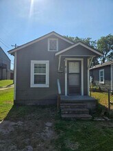Building Photo - 613 N Johnston Ave