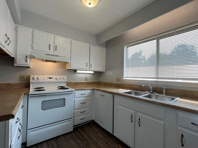 Building Photo - 4814 Spring Lake Dr