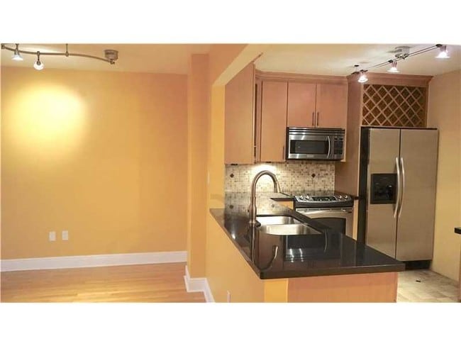 Building Photo - 130 S Shore Dr