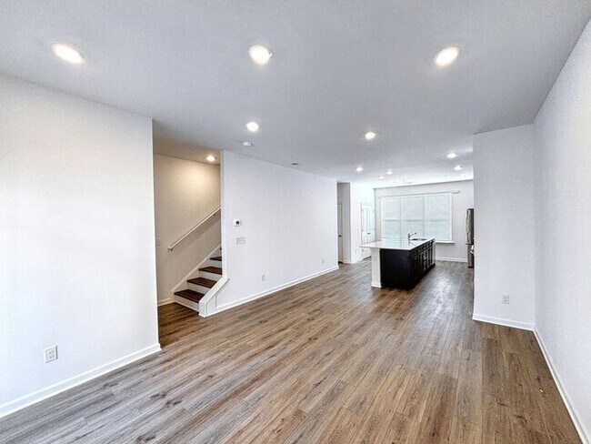 Building Photo - Modern Comfort Meets Convenient Living: Sp...