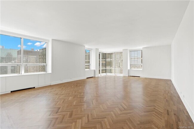 Building Photo - 15 W 53rd St
