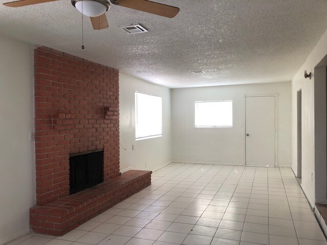 Building Photo - 1609 Parade St