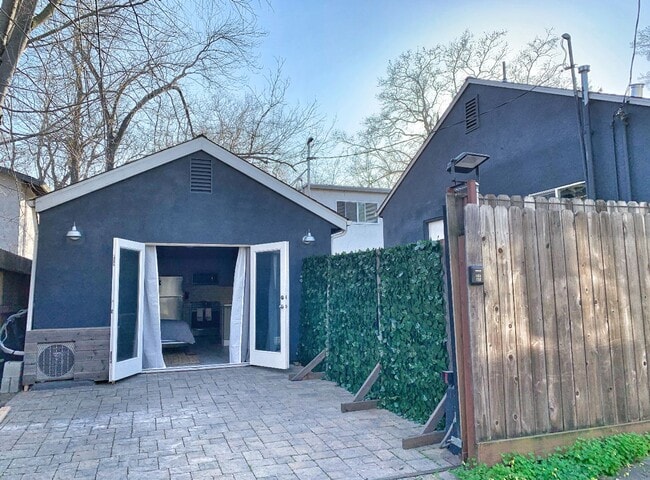 Renovated Studio in Downtown Sacramento! O... - Renovated Studio in Downtown Sacramento! O... House