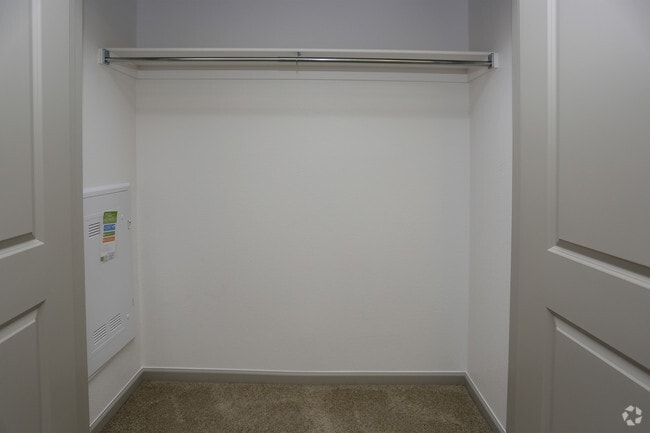 2BR, 2BA - 1018 SF - Emery West Highland