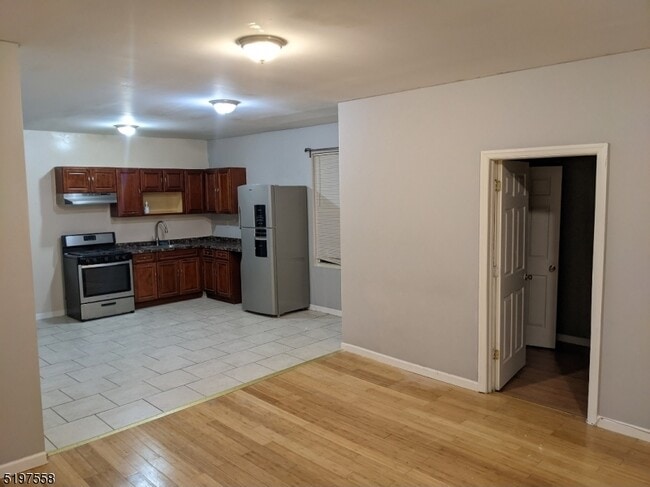 Building Photo - 259 Schley St