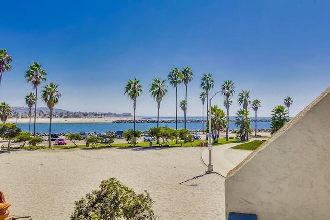 Building Photo - Front Ocean Luxury furnished or unfurnishe...
