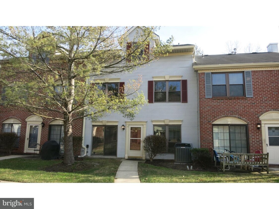 Primary Photo - 90 Drewes Ct