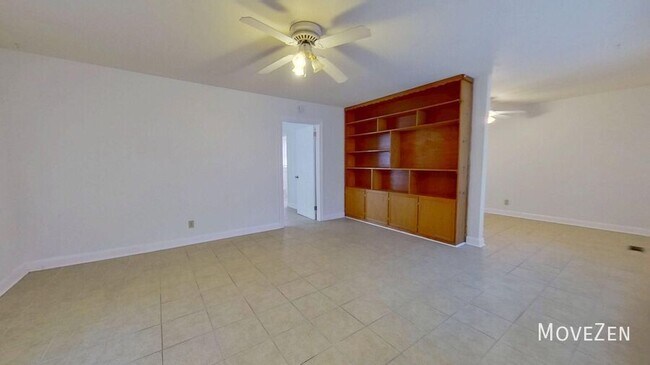 Building Photo - 210 Oak Crest Dr-
