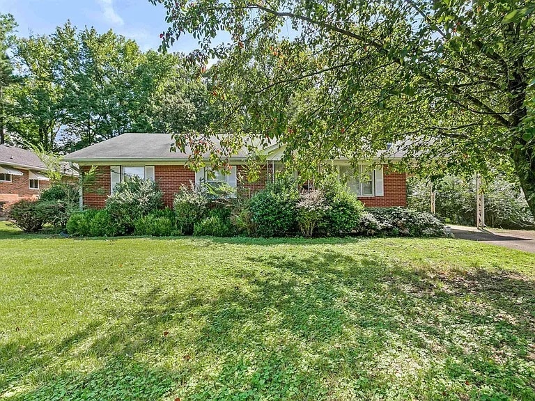 Primary Photo - 142 Webber St