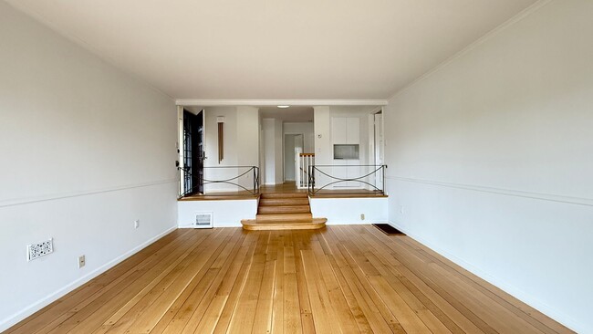 Building Photo - Redwood Heights Spanish Inspired Renovated...