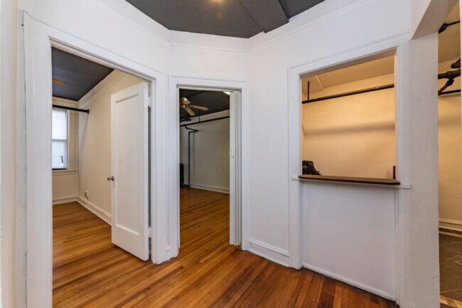 Foto del edificio - 5704 S Harper Ave