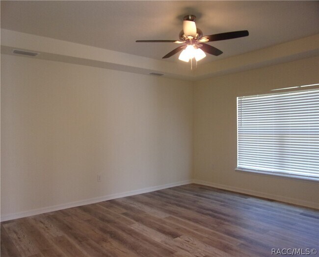 Foto del edificio - 1718 Tuttle St