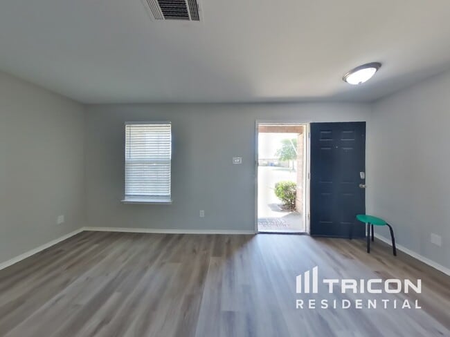 Building Photo - 206 Cornell Dr