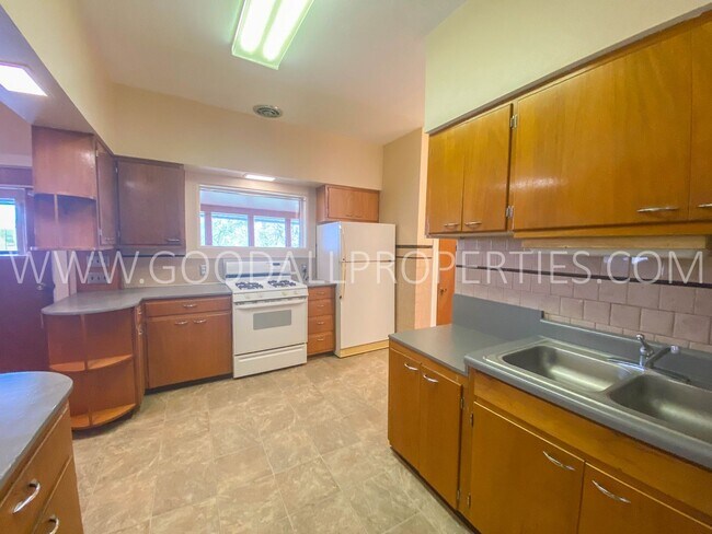 Building Photo - Charming 2 Bed, 2 Bath Home Available in Adel