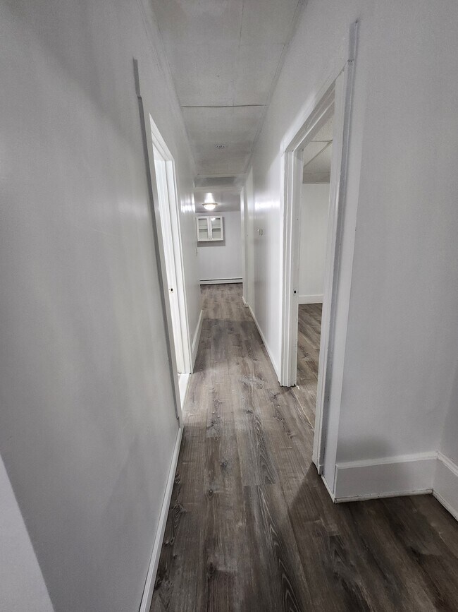 Pasillo - 84 Salem St