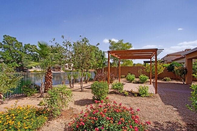 Foto del edificio - 938 E Indian Wells Pl