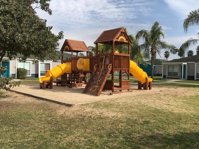 Building Photo - Valley Island Palms Apartments