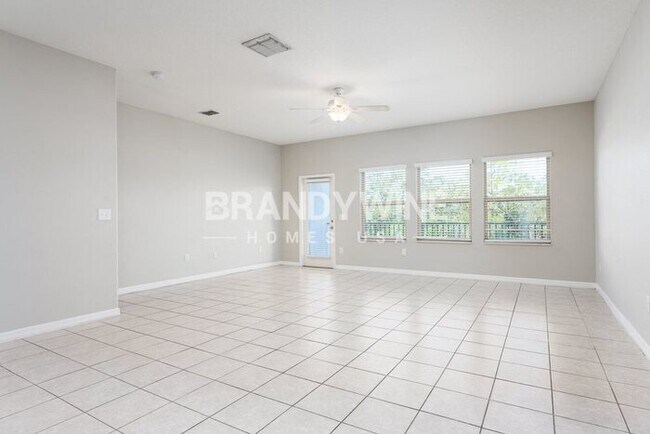 Building Photo - 5691 Mercado Dr