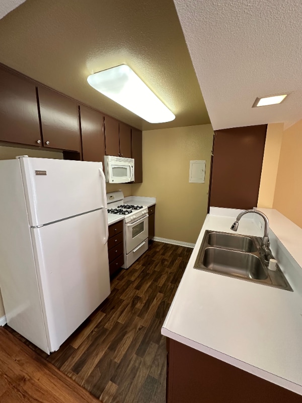 Building Photo - 338 S Arroyo Dr