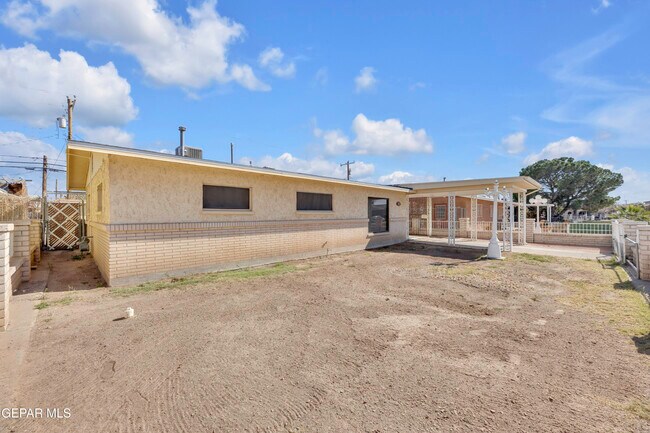 Building Photo - 252 Trinity Pl