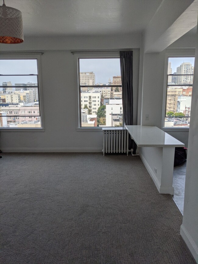Living area from hallway - 631 Ofarrell St