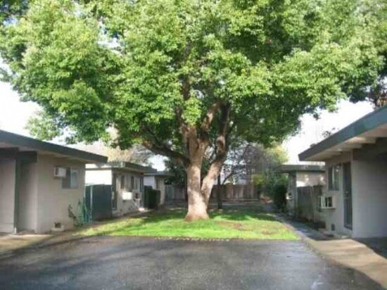 2925 Godman ¡alejado - 2925 Godman Ave