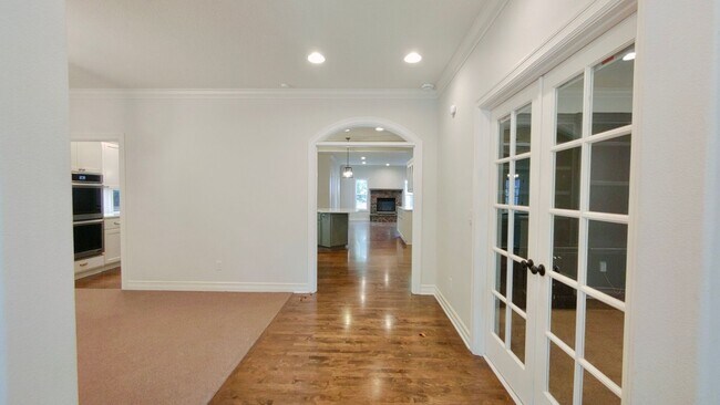 Foto del edificio - **$1000 OFF FIRST FULL MONTHS RENT** Beaut...