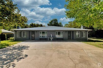 Building Photo - 5608 Oak Blvd