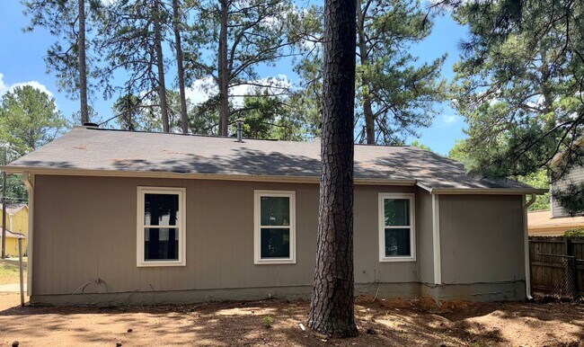 Building Photo - Immaculate 3 Bed/2 Bath Ranch in Jonesboro