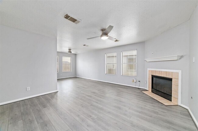 Foto del edificio - 10810 Meadow Walk Ln