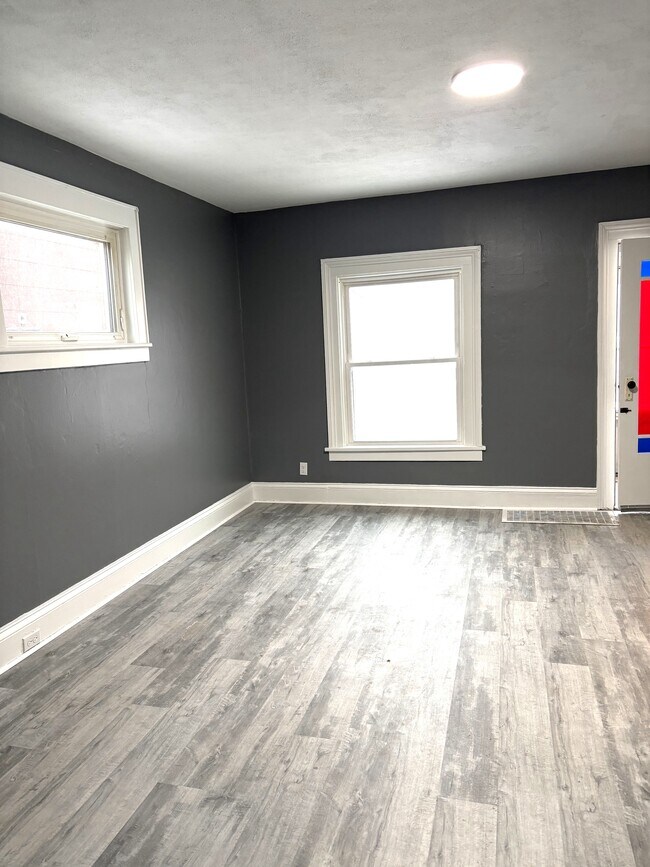 Foto del edificio - 313 E 7th St