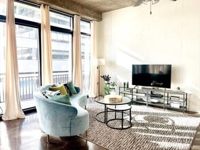 Building Photo - 311 W 5th St