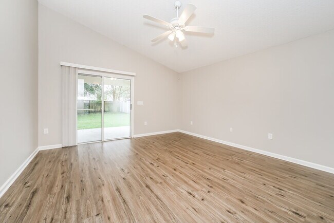 Foto del edificio - 2459 Woodstork Ct