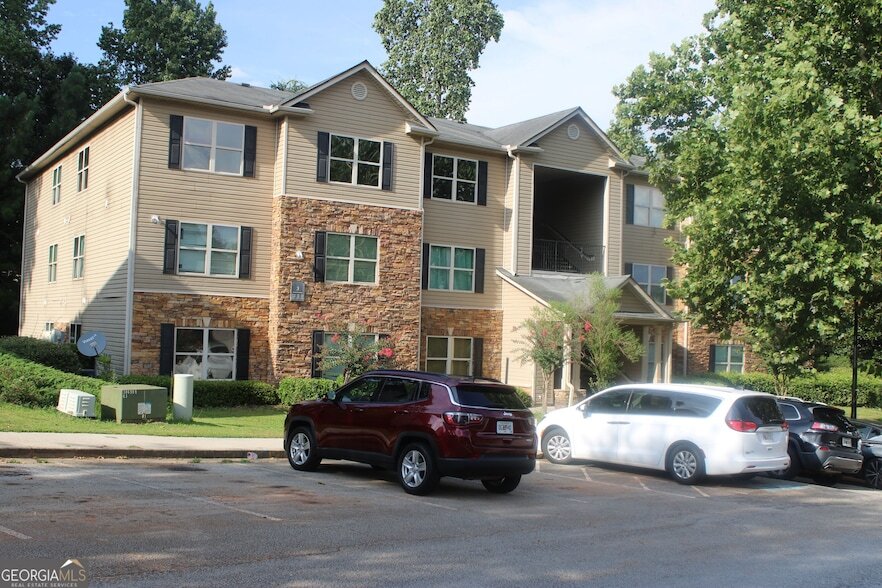 Building Photo - 3301 Fairington Club Dr
