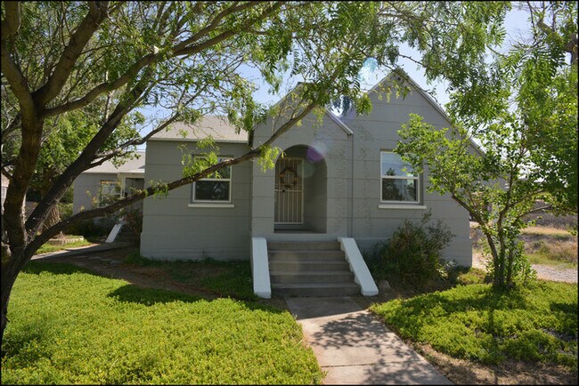 Foto del edificio - 2402 N Kansas St
