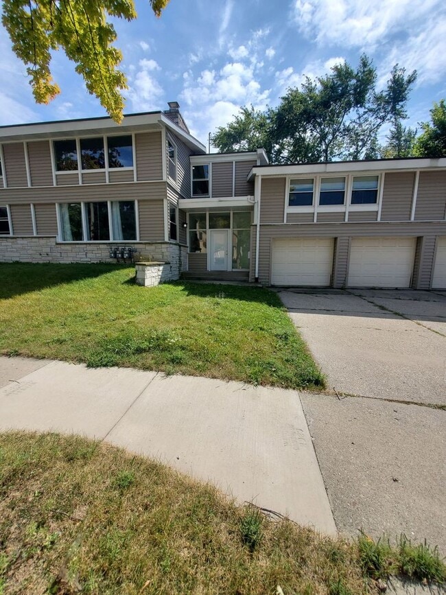 Building Photo - 7611 W Arthur Ave
