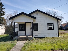 Building Photo - 1694 Capitol St SE